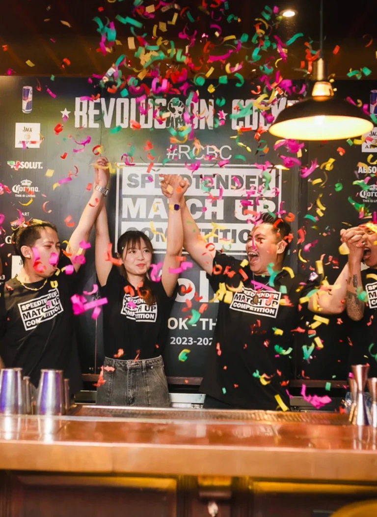 revolucion-cocktail-bar-bangkok-silom-party-07