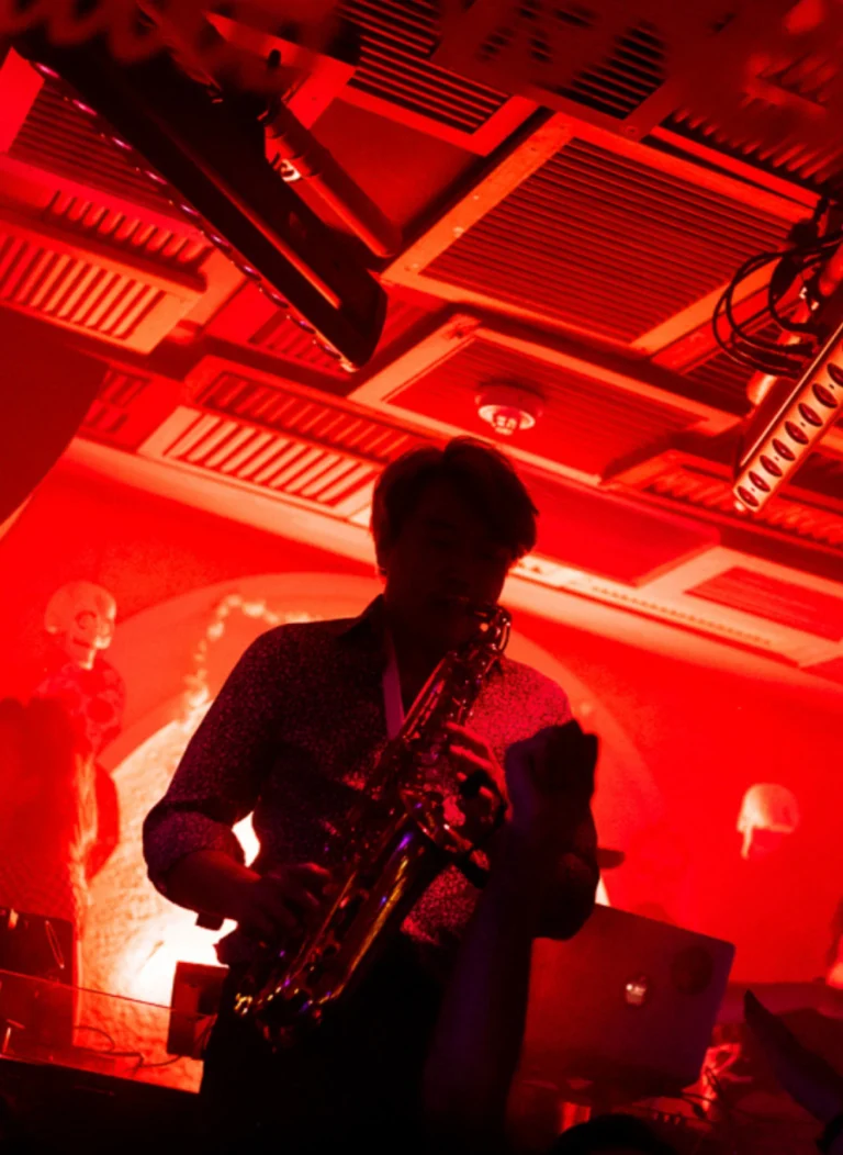 revolucion-cocktail-bar-bangkok-silom-party-08