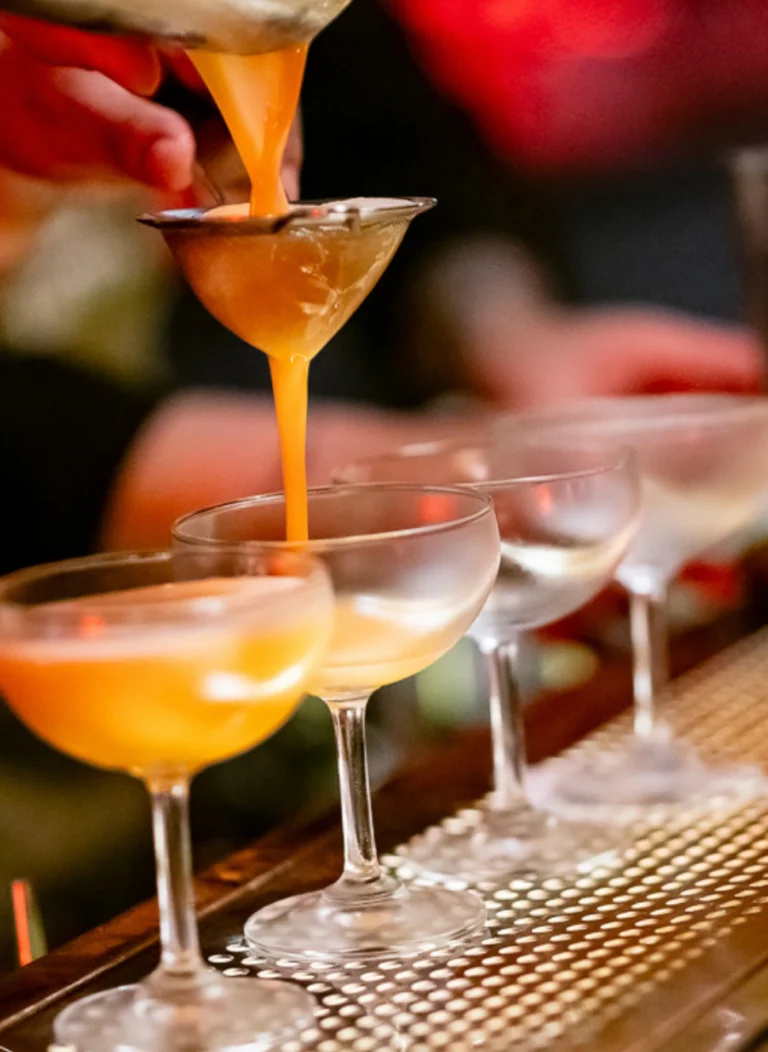 revolucion-cocktail-bar-bangkok-silom-party-09