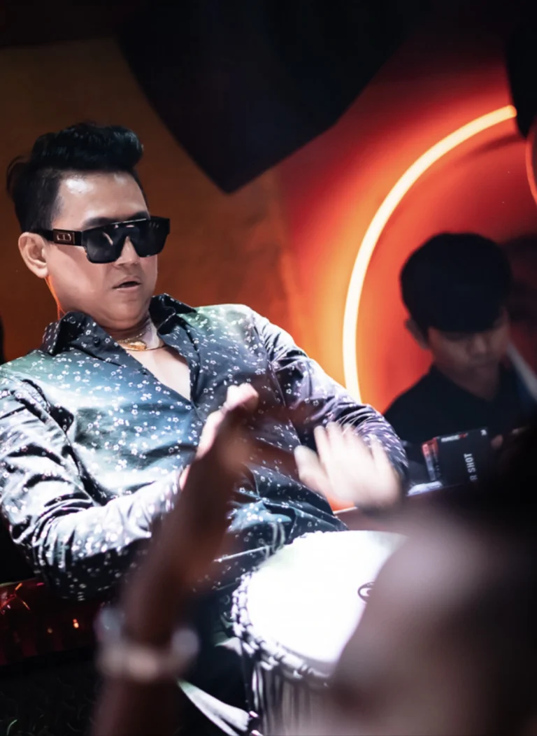 revolucion-cocktail-bar-bangkok-silom-party-13